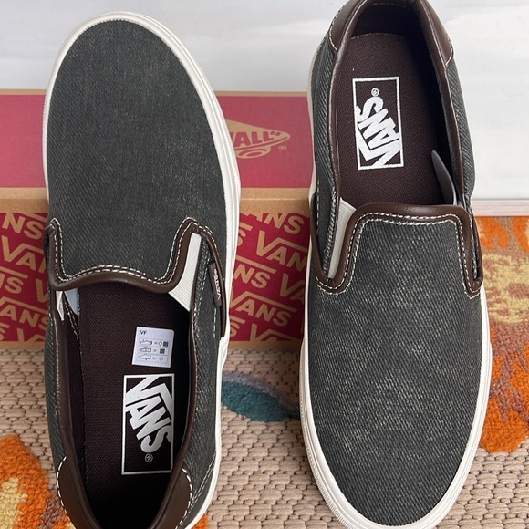 Vans WMNS Slip-On 59
C&L Black Ink
VN0A348UCH6
Sneakers - Picture 15 of 16